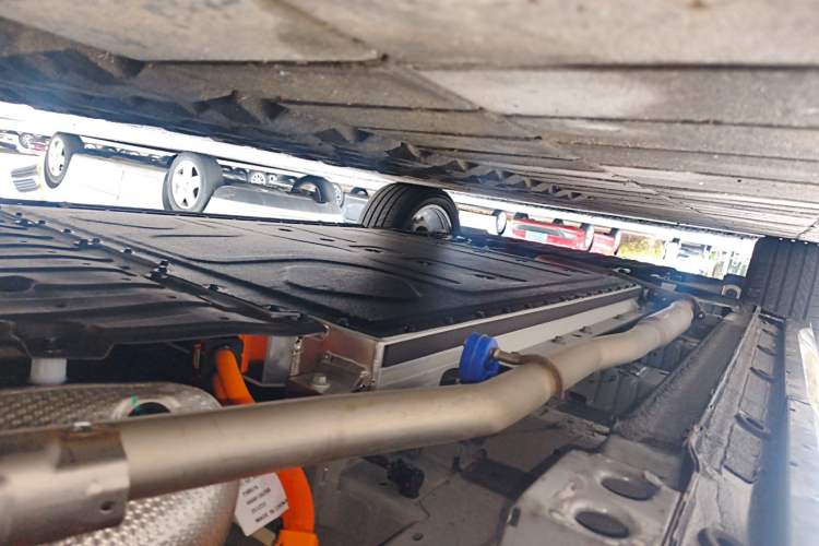 Used Geely Galaxy M9 2025 Model 230km Two-Wheel-Drive Exploration Edition Chassis Rear Left