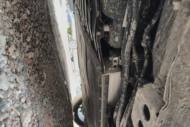 Used Geely Galaxy M9 2025 Model 230km Two-Wheel-Drive Exploration Edition Chassis Rear Right