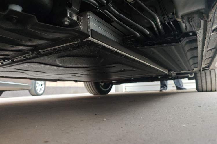 Used Geely Galaxy M9 2025 Model 210km Four-Wheel-Drive Leading Edition Chassis Rear Right