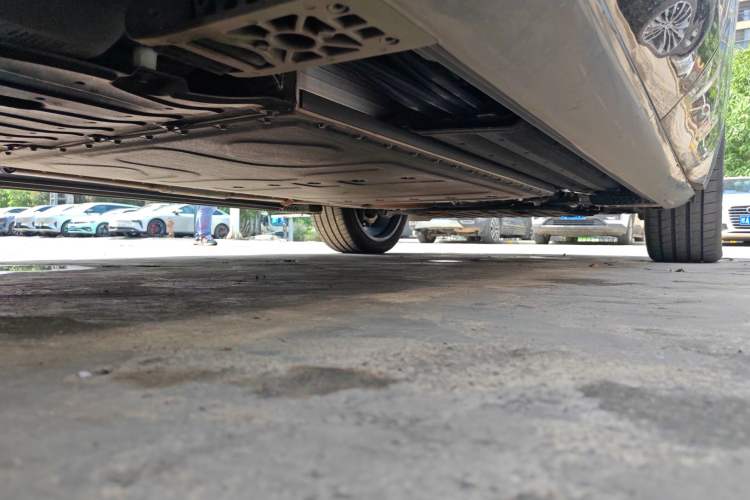 Used Geely Galaxy M9 2025 Model 210km Four-Wheel-Drive Leading Edition Chassis Rear Right