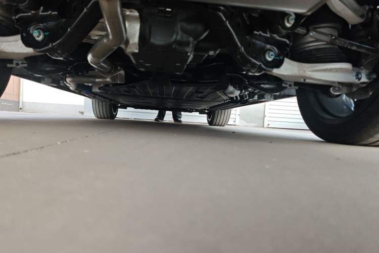 Used Geely Galaxy M9 2025 Model 210km Four-Wheel-Drive Leading Edition Chassis Rear