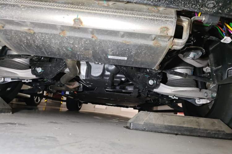 Used Geely Galaxy M9 2025 Model 210km Four-Wheel-Drive Leading Edition Chassis Rear