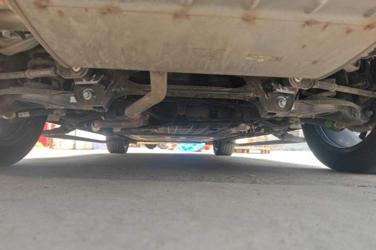 Used Geely Galaxy M9 2025 Model 230km Two-Wheel-Drive Exploration Edition Chassis Rear