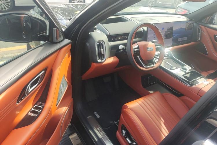 Used Geely Galaxy M9 2025 Model 210km Four-Wheel-Drive Leading Edition Driver Seat