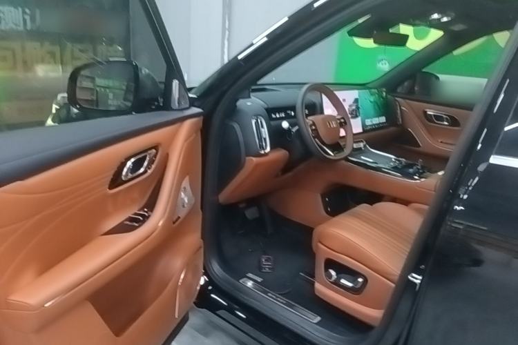 Used Geely Galaxy M9 2025 Model 210km Four-Wheel-Drive Leading Edition Driver Seat