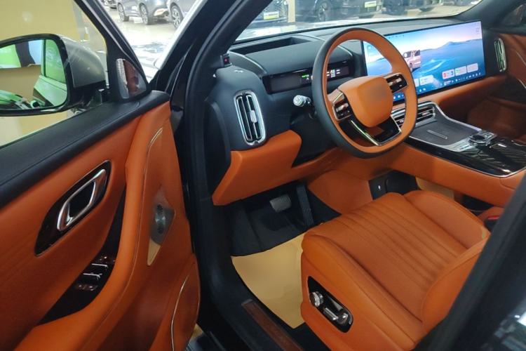 Used Geely Galaxy M9 2025 Model 210km Four-Wheel-Drive Leading Edition Driver Seat