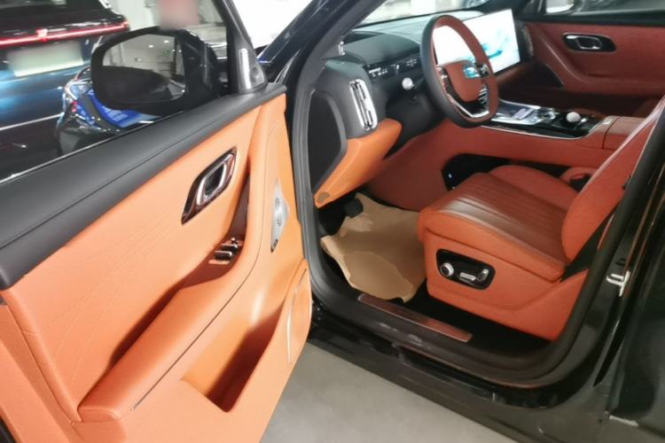 Used Geely Galaxy M9 2025 Model 210km Four-Wheel-Drive Leading Edition Driver Seat