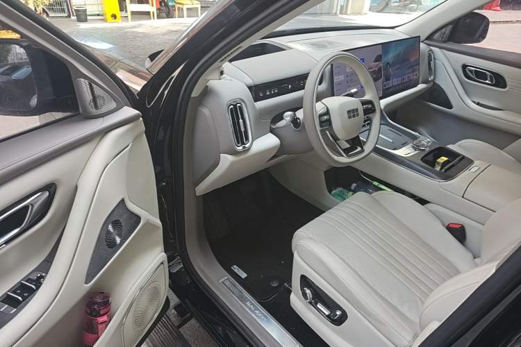 Used Geely Galaxy M9 2025 Model 210km Four-Wheel-Drive Leading Edition Driver Seat