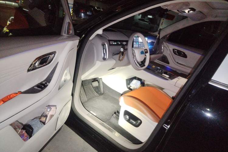 Used Geely Galaxy M9 2025 Model 210km Four-Wheel-Drive Leading Edition Driver Seat