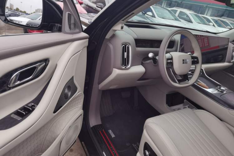 Used Geely Galaxy M9 2025 Model 230km Two-Wheel-Drive Exploration Edition Driver Seat