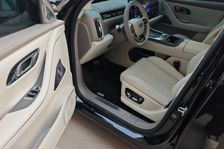 Used Geely Galaxy M9 2025 Model 210km Four-Wheel-Drive Leading Edition Driver Seat