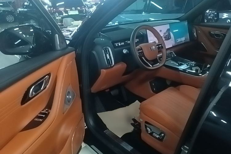 Used Geely Galaxy M9 2025 Model 230km Two-Wheel-Drive Exploration Edition Driver Seat