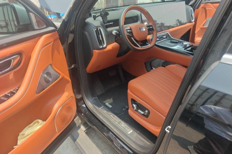 Used Geely Galaxy M9 2025 Model 230km Two-Wheel-Drive Exploration Edition Driver Seat