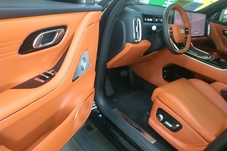 Used Geely Galaxy M9 2025 Model 210km Four-Wheel-Drive Leading Edition Driver Seat