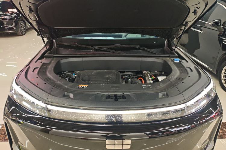 Used Geely Galaxy M9 2025 Model 230km Two-Wheel-Drive Exploration Edition Engine Bay