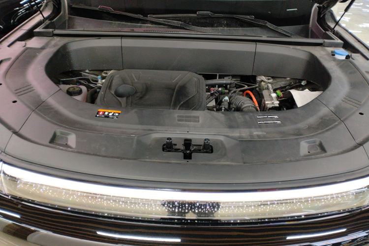 Used Geely Galaxy M9 2025 Model 210km Four-Wheel-Drive Leading Edition Engine Bay