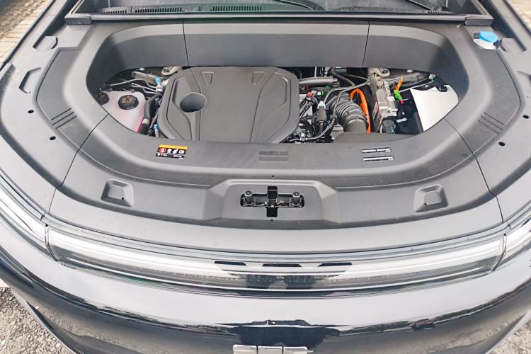 Used Geely Galaxy M9 2025 Model 230km Two-Wheel-Drive Exploration Edition Engine Bay