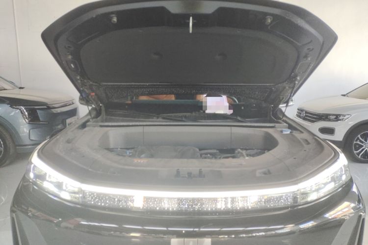 Used Geely Galaxy M9 2025 Model 210km Four-Wheel-Drive Leading Edition Engine Bay