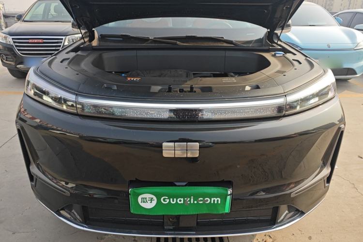 Used Geely Galaxy M9 2025 Model 230km Two-Wheel-Drive Smart Navigation Edition Engine Bay