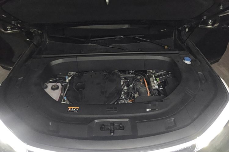 Used Geely Galaxy M9 2025 Model 210km Four-Wheel-Drive Leading Edition Engine Bay