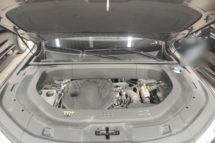 Used Geely Galaxy M9 2025 Model 210km Four-Wheel-Drive Leading Edition Engine Bay