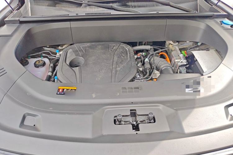 Used Geely Galaxy M9 2025 Model 230km Two-Wheel-Drive Exploration Edition Engine Bay