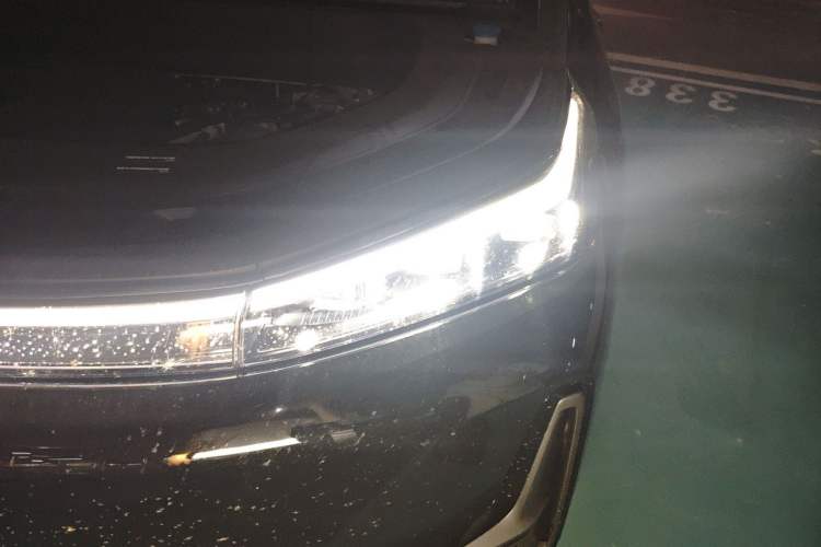Used Geely Galaxy M9 2025 Model 230km Two-Wheel-Drive Exploration Edition Engine Bay Left