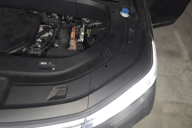 Used Geely Galaxy M9 2025 Model 210km Four-Wheel-Drive Leading Edition Engine Bay Left