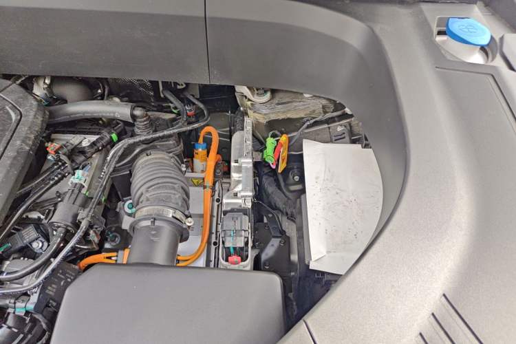 Used Geely Galaxy M9 2025 Model 230km Two-Wheel-Drive Exploration Edition Engine Bay Left