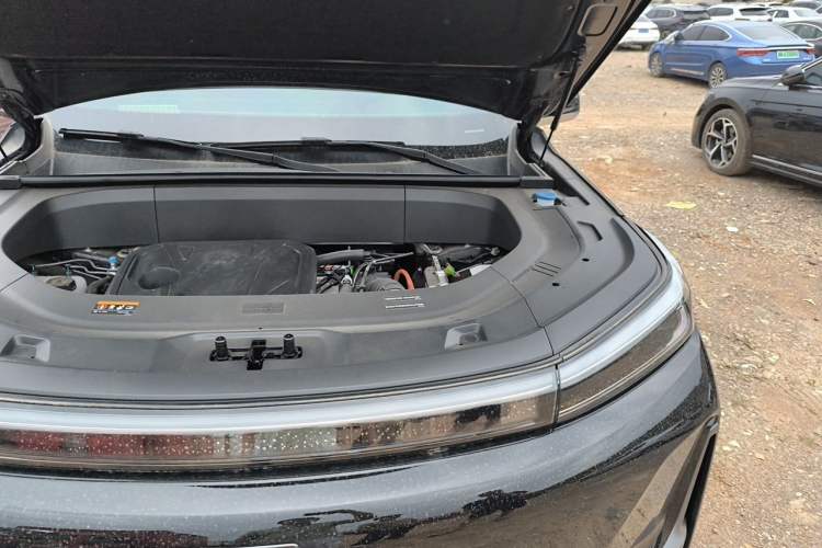 Used Geely Galaxy M9 2025 Model 230km Two-Wheel-Drive Exploration Edition Engine Bay Left
