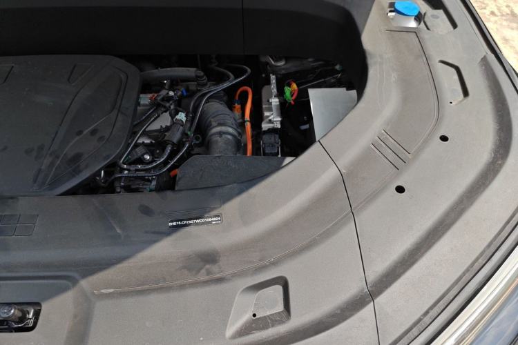 Used Geely Galaxy M9 2025 Model 210km Four-Wheel-Drive Leading Edition Engine Bay Left