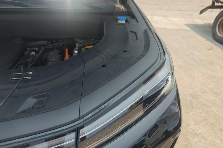 Used Geely Galaxy M9 2025 Model 230km Two-Wheel-Drive Exploration Edition Engine Bay Left