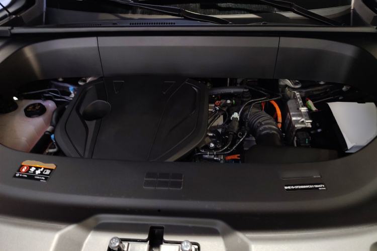 Used Geely Galaxy M9 2025 Model 230km Two-Wheel-Drive Exploration Edition Engine Bay