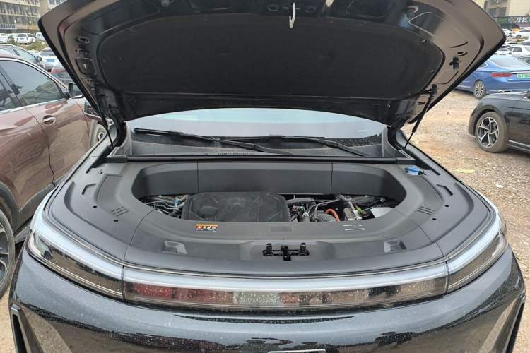 Used Geely Galaxy M9 2025 Model 230km Two-Wheel-Drive Exploration Edition Engine Bay