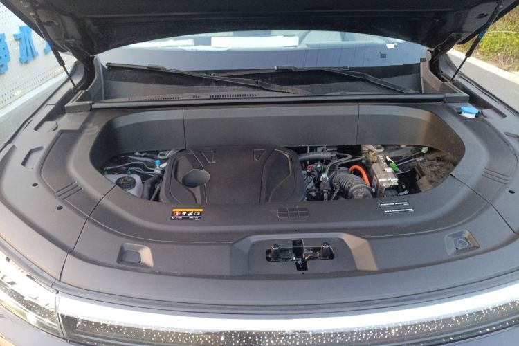 Used Geely Galaxy M9 2025 Model 230km Two-Wheel-Drive Exploration Edition Engine Bay