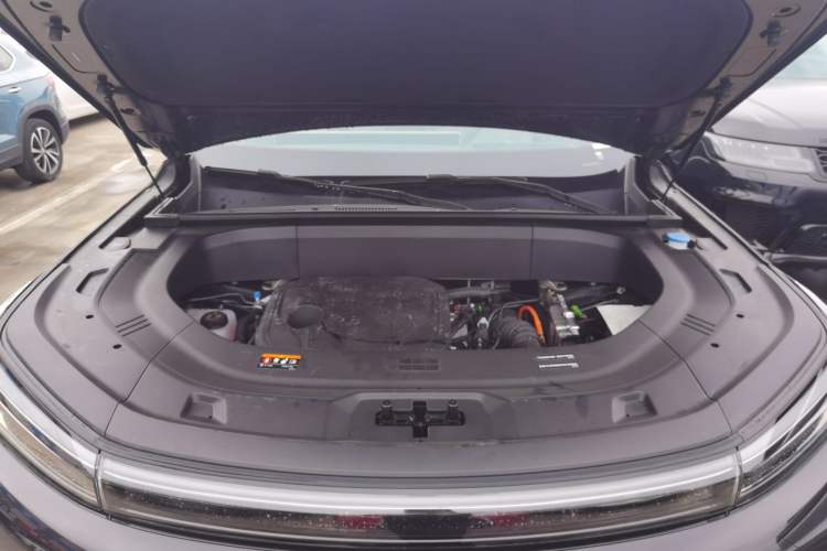 Used Geely Galaxy M9 2025 Model 230km Two-Wheel-Drive Exploration Edition Engine Bay