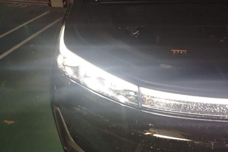 Used Geely Galaxy M9 2025 Model 230km Two-Wheel-Drive Exploration Edition Engine Bay Right
