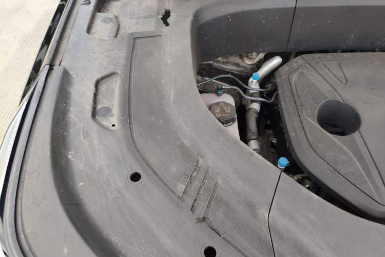 Used Geely Galaxy M9 2025 Model 210km Four-Wheel-Drive Leading Edition Engine Bay Right