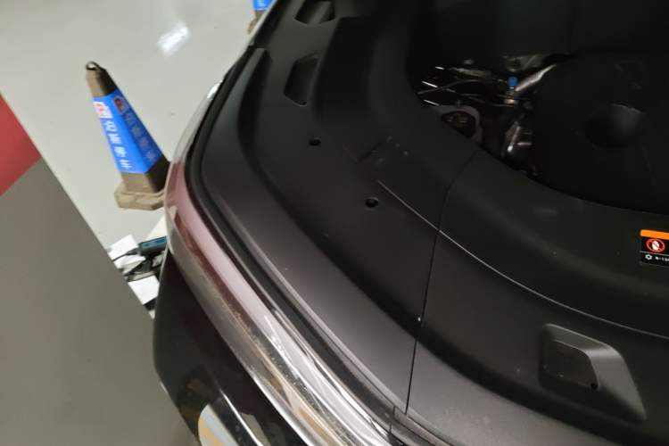 Used Geely Galaxy M9 2025 Model 210km Four-Wheel-Drive Leading Edition Engine Bay Right