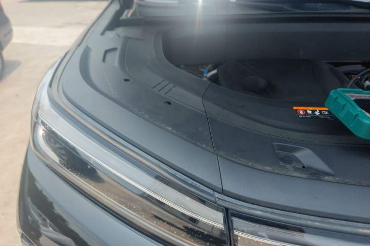 Used Geely Galaxy M9 2025 Model 230km Two-Wheel-Drive Exploration Edition Engine Bay Right