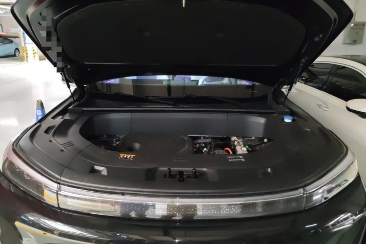 Used Geely Galaxy M9 2025 Model 210km Four-Wheel-Drive Leading Edition Engine Bay