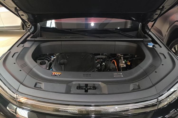 Used Geely Galaxy M9 2025 Model 210km Four-Wheel-Drive Leading Edition Engine Bay