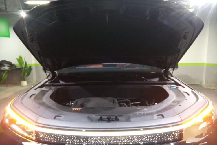 Used Geely Galaxy M9 2025 Model 230km Two-Wheel-Drive Exploration Edition Engine Bay