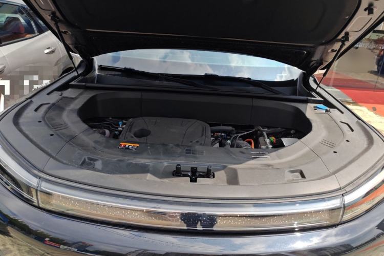 Used Geely Galaxy M9 2025 Model 210km Four-Wheel-Drive Leading Edition Engine Bay