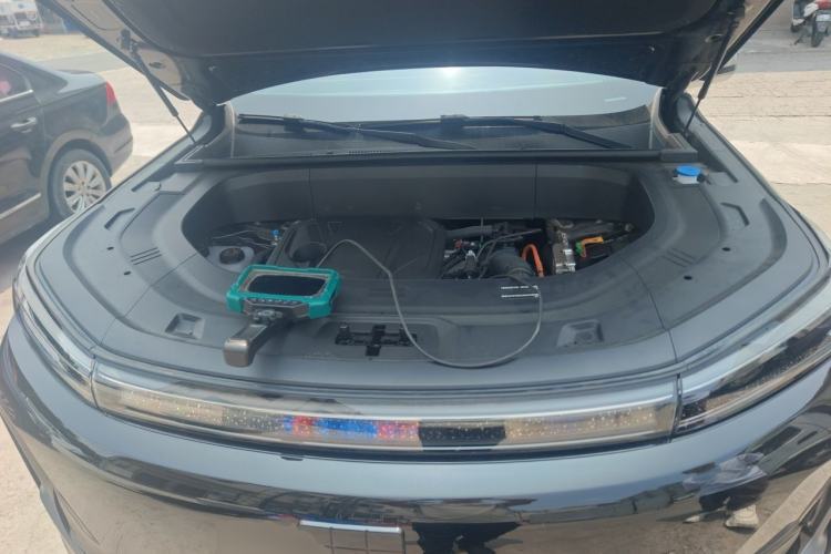 Used Geely Galaxy M9 2025 Model 230km Two-Wheel-Drive Exploration Edition Engine Bay