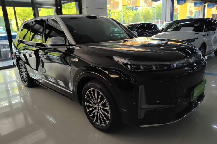 Used Geely Galaxy M9 2025 Model 230km Two-Wheel-Drive Exploration Edition Exterior 1
