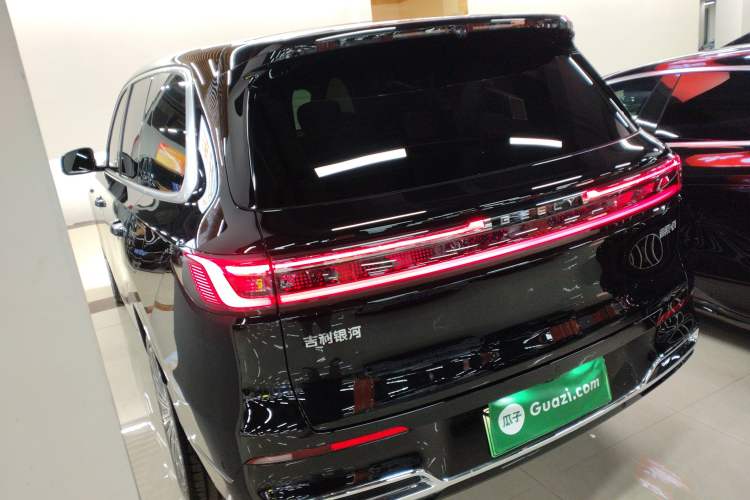 Used Geely Galaxy M9 2025 Model 210km Four-Wheel-Drive Leading Edition Exterior 3