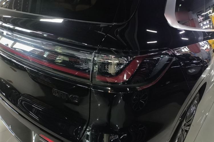 Used Geely Galaxy M9 2025 Model 210km Four-Wheel-Drive Leading Edition Exterior 3