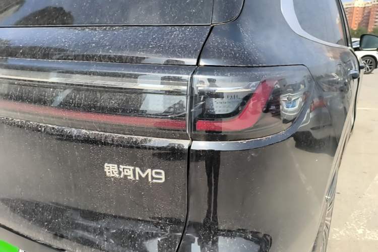 Used Geely Galaxy M9 2025 Model 210km Four-Wheel-Drive Leading Edition Exterior 3