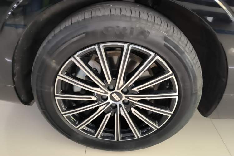 Used Geely Galaxy M9 2025 Model 230km Two-Wheel-Drive Exploration Edition Exterior 4